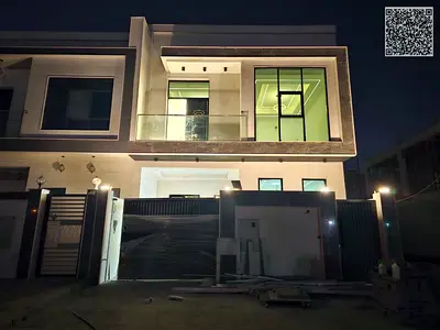للبيع فيلا سكنية متاحة في شارع الزبير بمنطقة الحليو/2 تتميز  بتشطيبات عصرية فاخرة، وواجهات من الحجر الطبيعي والرخام،