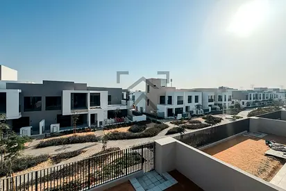 Single Row | Large Layout | Ready to Move-in