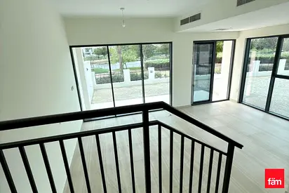 Corner Unit | Park Backing | Bright Layout