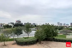 Corner Unit | Park Backing | Bright Layout