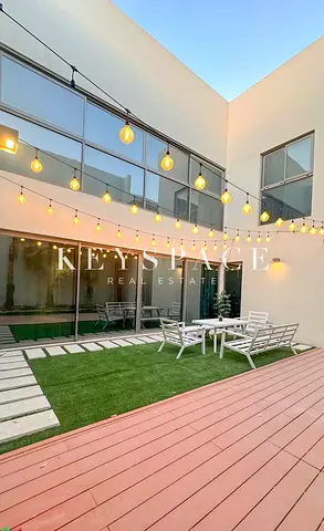 Elegant Living Near the Heart of the City | Spacious Luxury Villa | Resale
