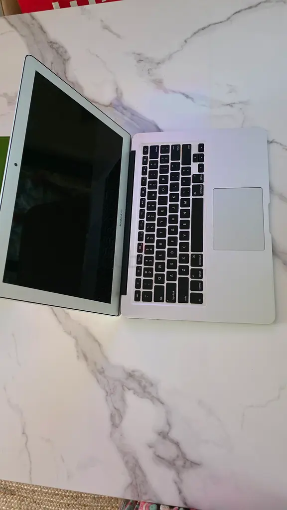 Macbook air 13 inch - 2015414981978336143361