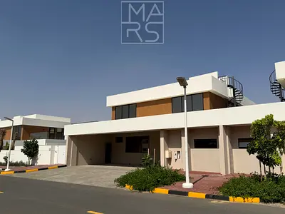 فيلا حديثة مكونة من 3 غرف نوم | غرف ماستر | غرفة خادمة | حديقة خاصة