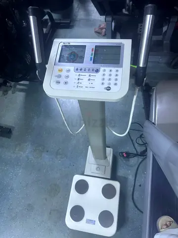 Digital body composition analyzer (body fat scale) with hand grips