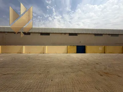 حوطة للإيجار السنوي في الصناعية 18 –  10000 قدم - على شارع رئيسى