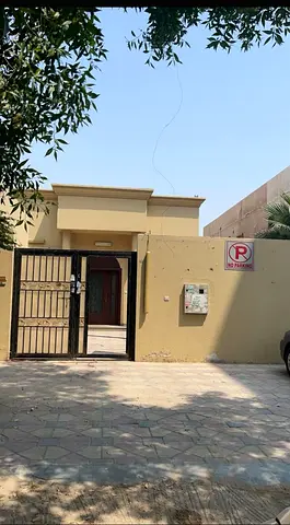 فيلا للبيع في الراشدية 3 عجمان تملك حر مؤجرة 65 ألف سنويا مساحة 4025 قدم نصف الأرض مبني والباقي قابل للتوسعة فرصة استثمارية بسعر 1.85 مليون