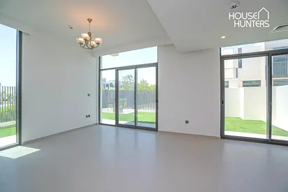 Great location| Landscaped with natural grass