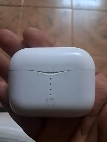 White wireless earbuds with charging case - used