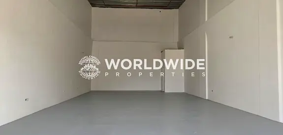 مستودع أرضي بمساحة 2000 قدم مربع مزود بتيار كهربائي ثلاثي الأطوار - منطقة الجرف الصناعية، عجمان