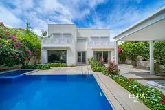 Backing Pool and Park | Fully Upgraded