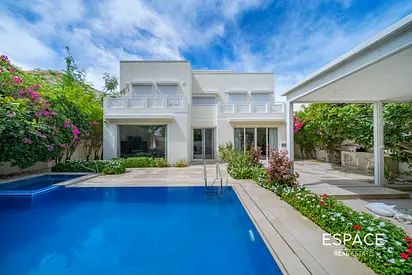 Backing Pool and Park | Fully Upgraded