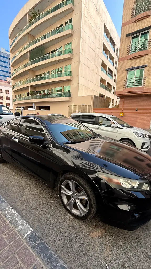Honda Accord 2011 — photo 1 of 5