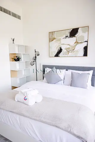 Bright & Elegant 1BR | Fully Furnished | Balcony