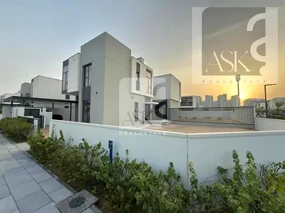 Spacious 5BR Villa + Maid’s Room | Freehold | Prime Location