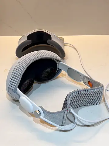 Apple Vision Pro perfect condition