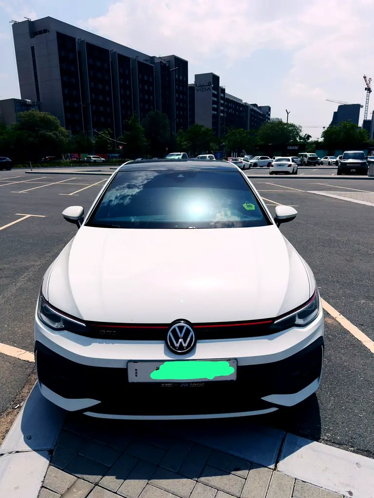 Volkswagen Golf 2025 — photo 1 of 8
