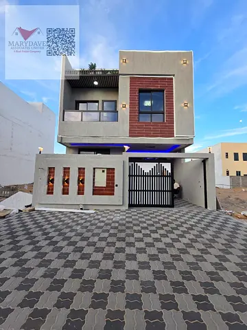 Townhouse for sale in a prime location