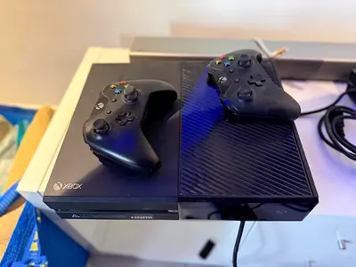 microsoft Xbox one console with kinect 6 game and 2 controller