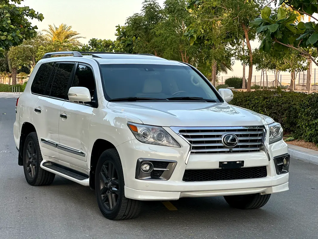 Lexus LX-Series 2011 — photo 1 of 13