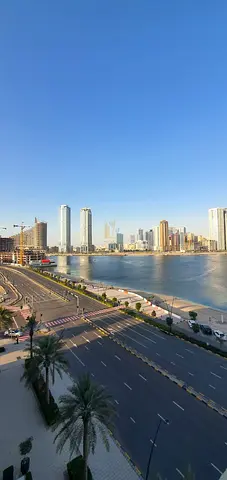 *للإيجار غرفة وصاله إطلالة أمامية ساحرة على البحيرة مع بلكونة كبير في جزيرة مريم موقع مميز*