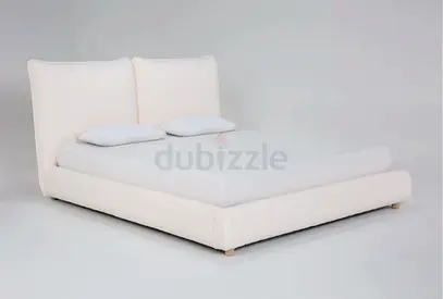 2 cushioned headboard queen boucle platform bed