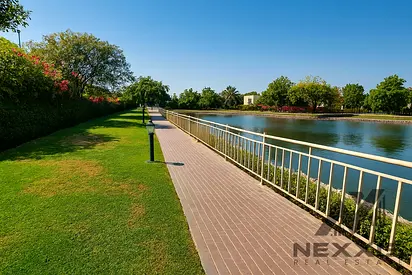 فيلا من 3 غرف نوم | إطلالة على البحيرة | شرفة وغرفة خادمة