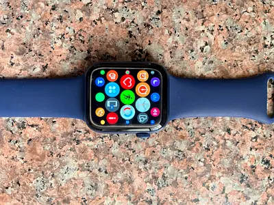 Ws27 I watch with free i12 ear buds