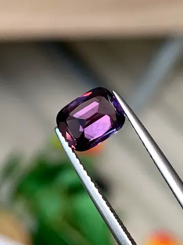 Purplish violet Spinel