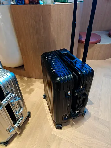 Suitcase aluminum