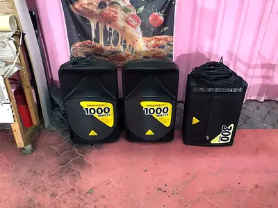 Speaker, sub woofer ,Digital mixer, floor monitor. Mixer.