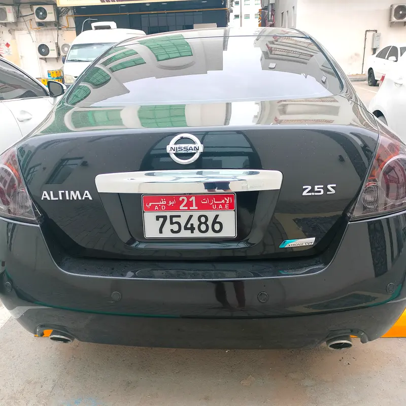 Nissan Altima 2011 — photo 1 of 7