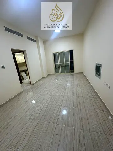 شقة مميزة للإيجار السنوي في منطقة الراشدية 2، موقع حيوي قريب من جميع الخدمات مثل الأسواق، المدارس، والمواصلات، مما يجعلها مناسبة جداً للعائلات. تتكون
