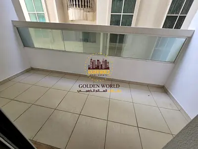 شقة غرفة وصالة في المجاز 3 بالشارقة مع بلكونة وباركينغ وغرفة ماستر ومساحات مريحة وتصميم عملي وموقع حيوي قريب من الخدمات