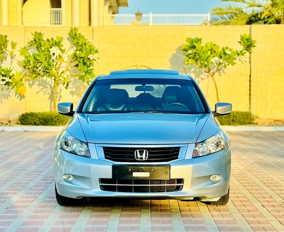 Honda Accord 2010 — photo 1 of 9