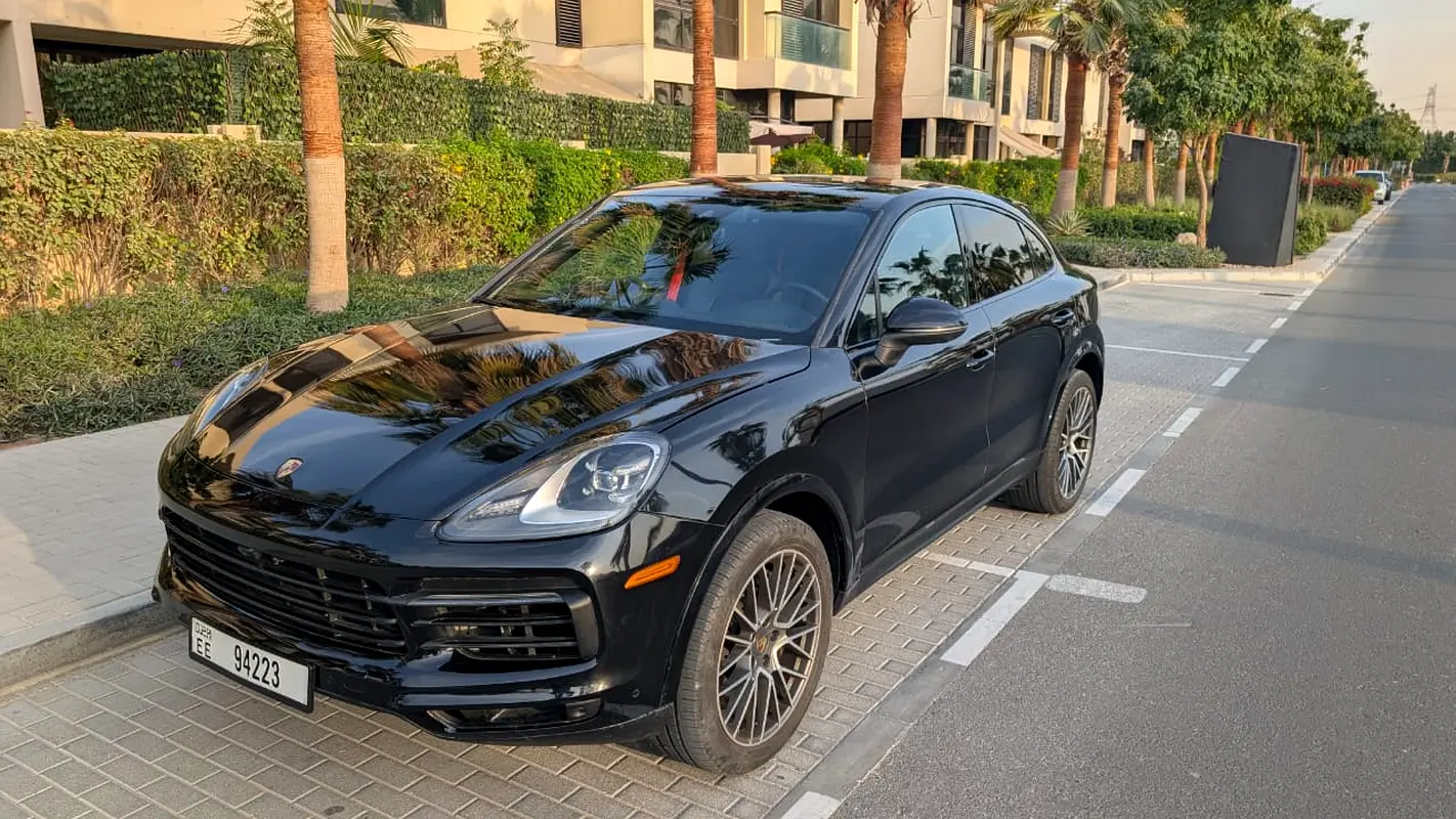Porsche Cayenne 2022 — photo 1 of 5