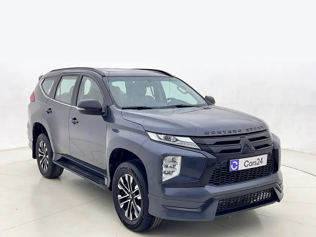 Mitsubishi Montero Sport 2023 — photo 1 of 12