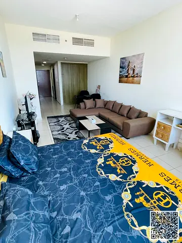 استديو مفروش للإيجار الشهري 🏡 في عجمان وان تاور ، الراشدية 3 ✔️ شامل الفواتير والإنترنت و الباركنج ⚡📶 جاهزة للسكن فورا !