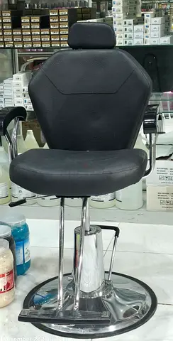 Italian Brand new Stylish Black Salon Chair