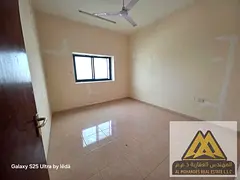 Two bedrooms and a living room with an open view of the creek, opposite the fish market, for 32,000,