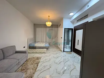 مفروش بالكامل || طابق علوي | إطلالة على برج خليفة