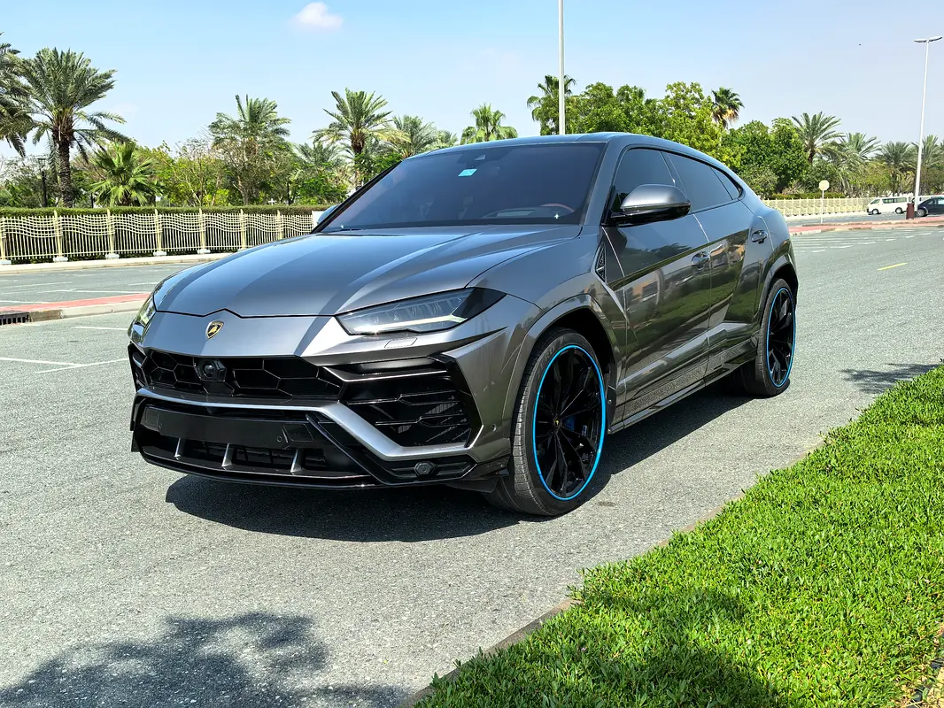 Lamborghini Urus 2021 — photo 1 of 6