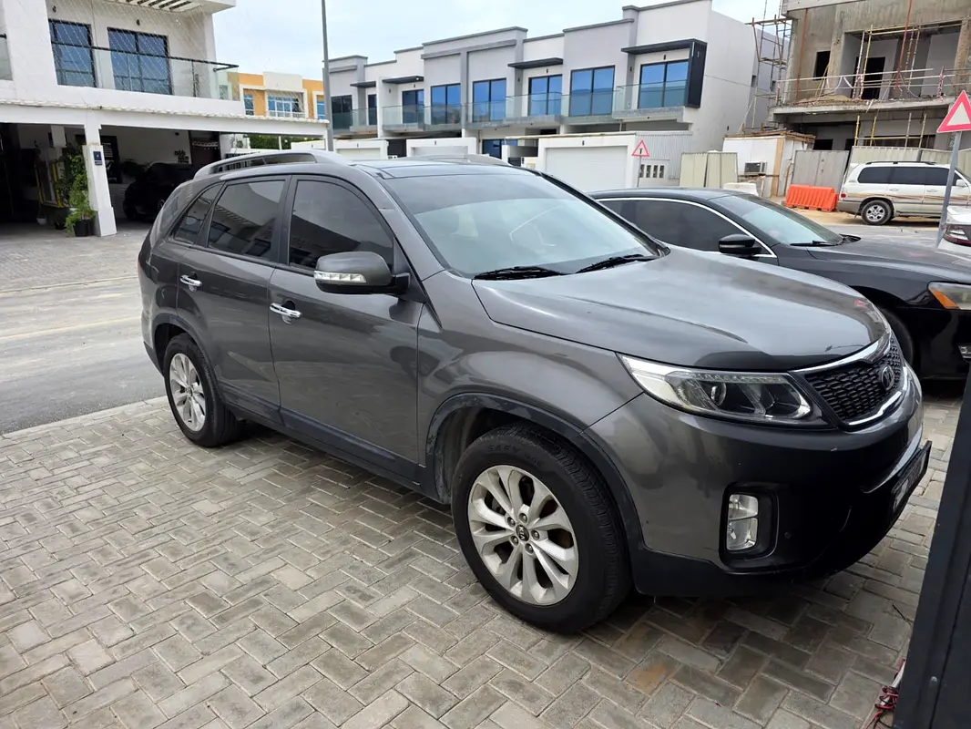 Kia Sorento 2015 — photo 1 of 8