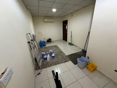 استديو طابق ارضى  ومساحه كبيره  للايجار السنوي عقد شامل الفواتير بدون انترنت  الراشديه 3 شارع المرور القديم