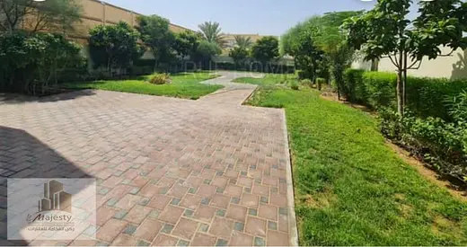 للبيع فيلا في امارة الشارقة مجمع شموس السكني جاردن سيتي