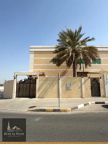 فيلا للايجار في الشهباء - الشارقة فيلا مميزة بموقع هادئ ومناسب للعائلات تم عمل صيانة كاملة لها وجاهزة للسكن فورا لفيلا بحالة ممتازة موقع مميز وقريب من