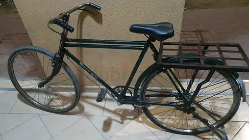 Classic mens single-speed city bike with rear cargo rack