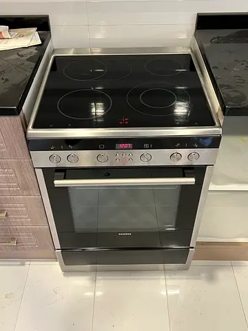 Siemens 4 burner electric ceramic cocker Freestanding
