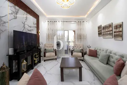 Vacant | Upgraded | Modified | Bright and Spacious