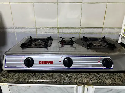 Geepas 3-Burner Stainless Steel Gas Stove - Works Well