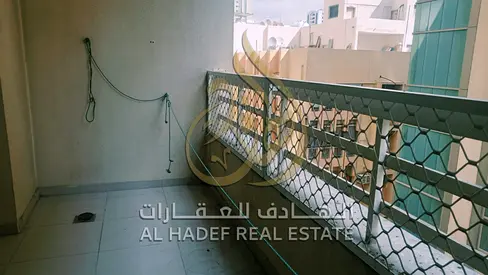 شقة للإيجار في المجاز 1 الشارقة | 3 غرف وصالة + غرفة خادمة | تكييف وباركن مجاني | شهر مجاني